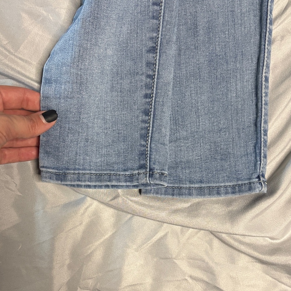 Denizen Levi’s Women’s Light Wash Mid Rise Skinny Jeans - Picture 4 of 7